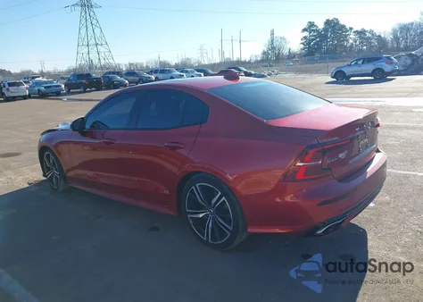 2020 Volvo S60 T6 R-Design z USA, uszkodzony, nr VIN 7JRA22TM7LG038847